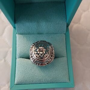 Women's ring